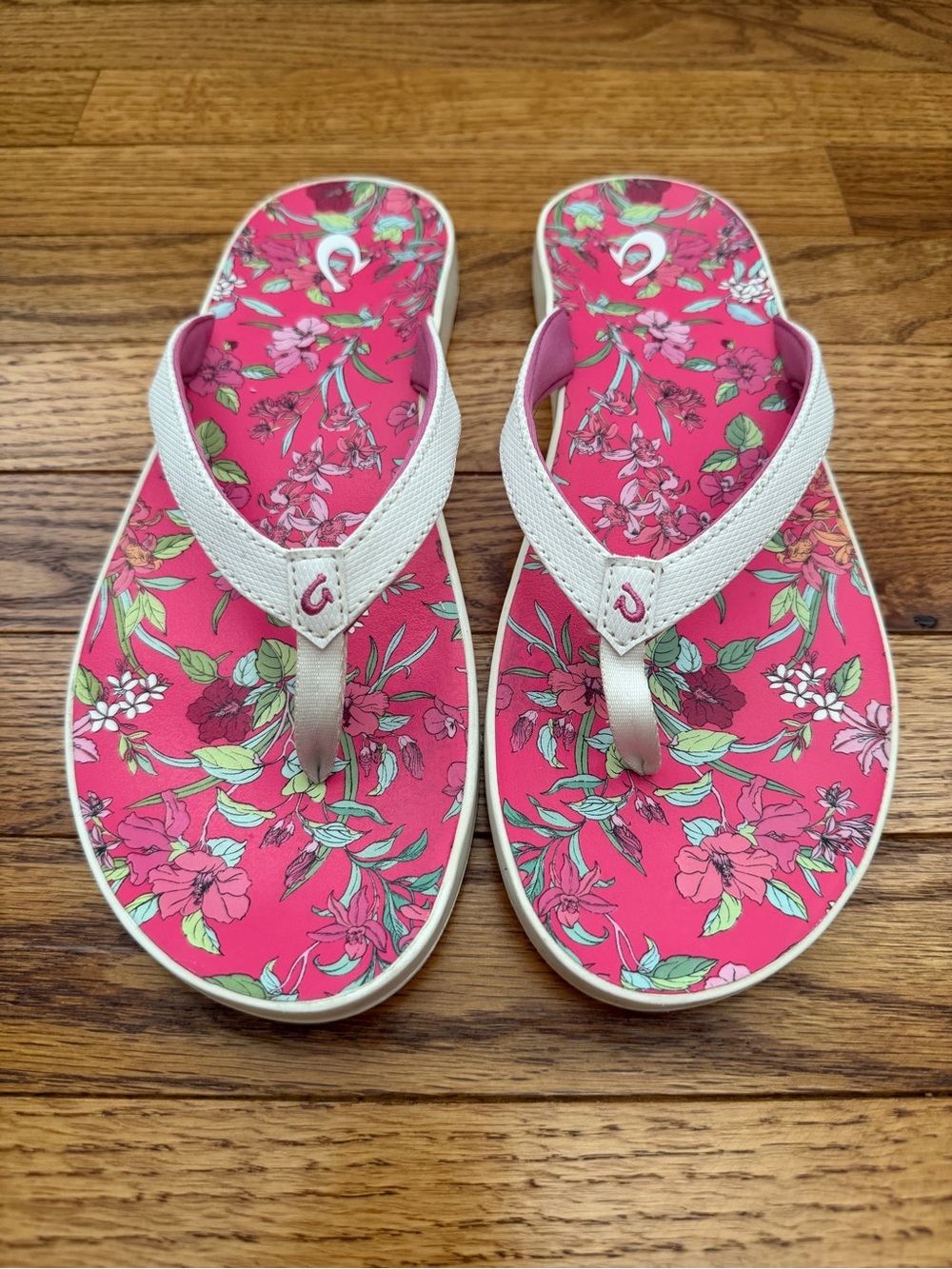 OluKai X Tommy Bahama Women’s Puawe Pink Floral Flip-Flop Sandals